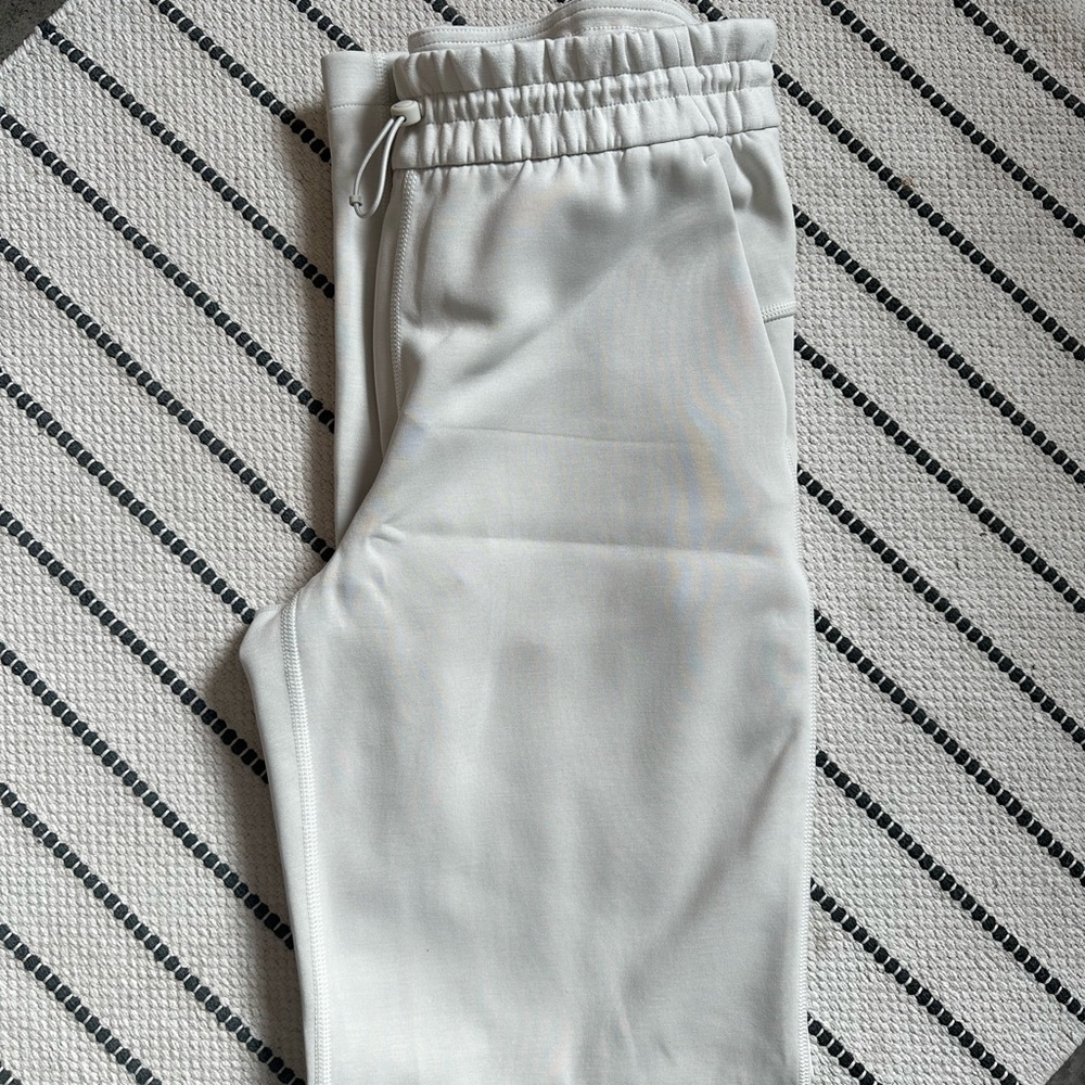 lululemon athletica women’s White Sweatpants - like new